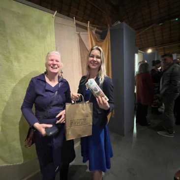 Nynke Runia van atelier Kleine Lijn met Femke Wiersma, Fries Gedeputeerde van landbouw
