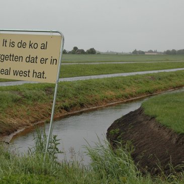 Bord met de tekst 'It is de ko al forgetten dat er in keal west hat.'
